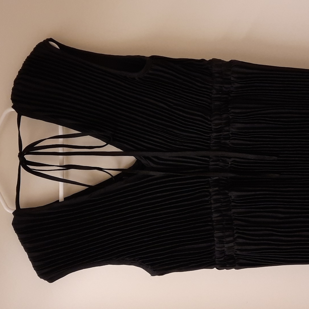 NWT, Romeo + Juliet Couture Black Accordian Pleated Dress - Picture 13 of 16